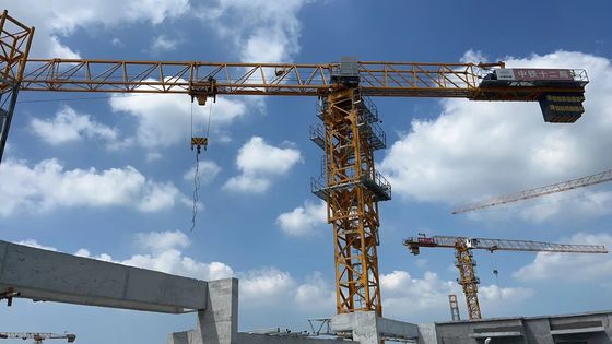 7025 12 tấn QTZ250 Cầm tháp cũ với 70m Jib và L68 Mast được sản xuất vào năm 2021