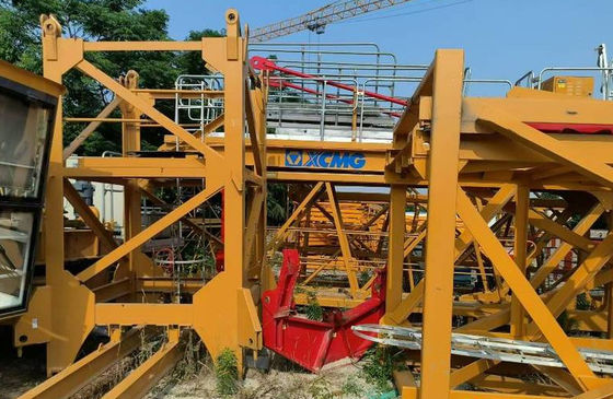 Trọng lượng 10tons Trọng lượng 7020 Càn tháp sử dụng Với chiều cao tự do 60meter L68 Mast